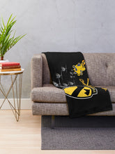 Load image into Gallery viewer, Army - 9th Cavalry (Air Cav) - 1st Cav Division w SVC Throw Blanket
